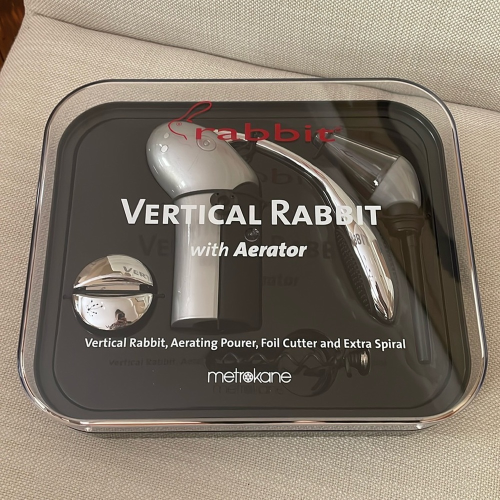 Never used - Wine Accessory Kit